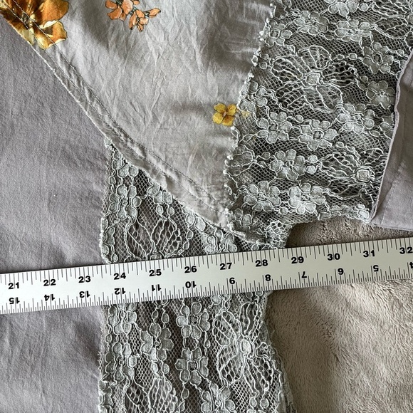 POL Floral V-Neck Raw Edge T-Shirt with Lace Detail Boho Cottagecore Size Small - Picture 14 of 16